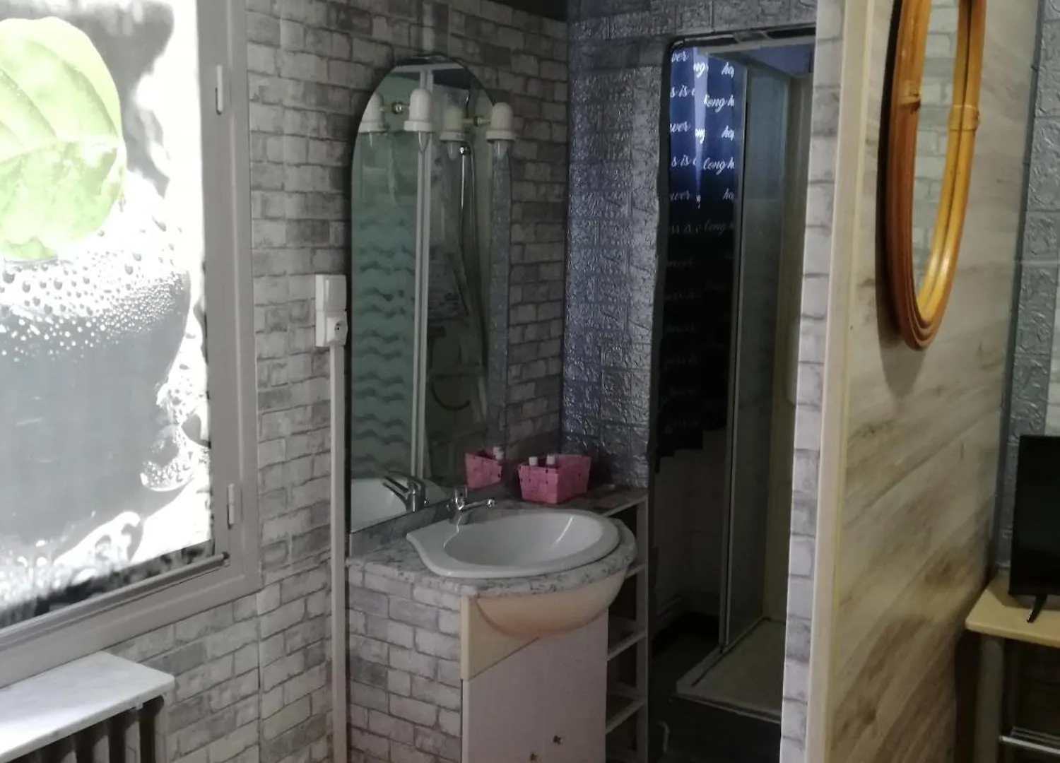 Chambre Avec Douche Apartment Lourdes Homestay